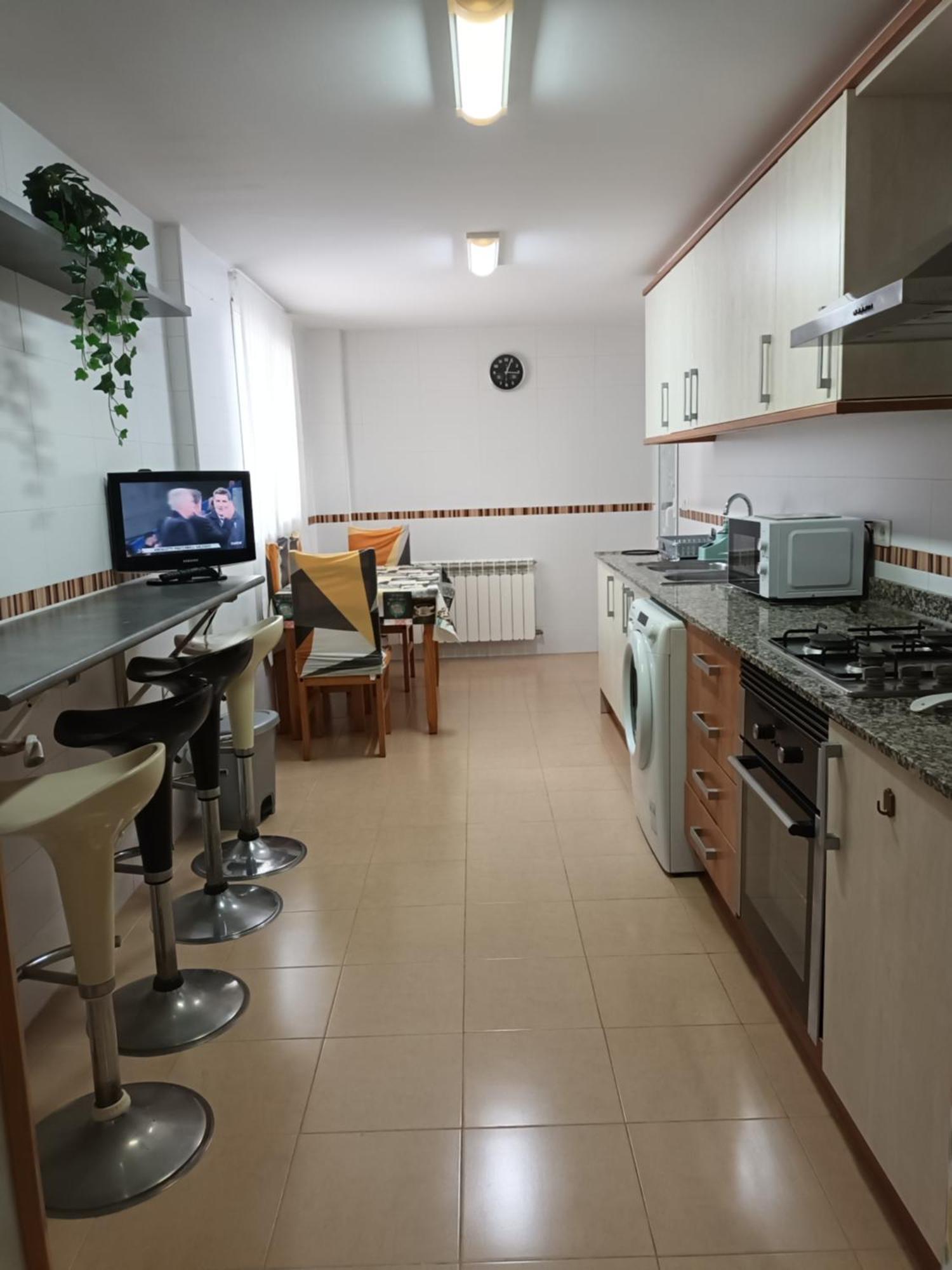 Piso Amplio De 3 Habitaciones, 2 Banos, Ascensor Y Parking 巴里亚纳 外观 照片